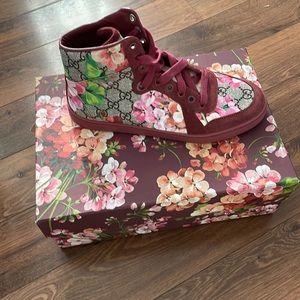 Gucci bloom print shoes ( brand new)